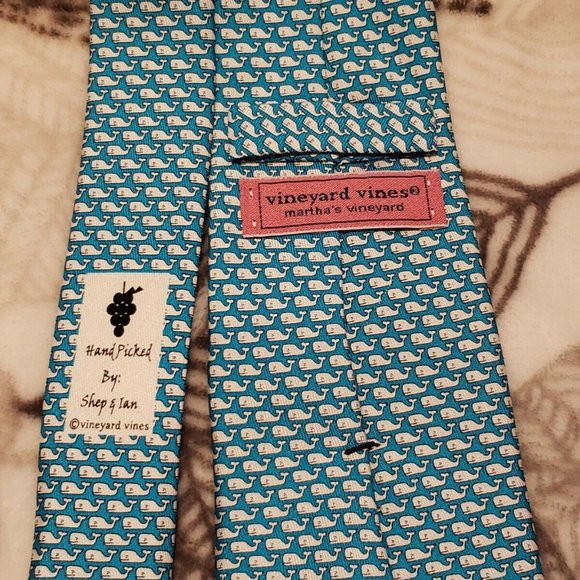 NEW $49 VINEYARD VINES BOYS SILK TIE - BLUE WHALES - Picture 3 of 4